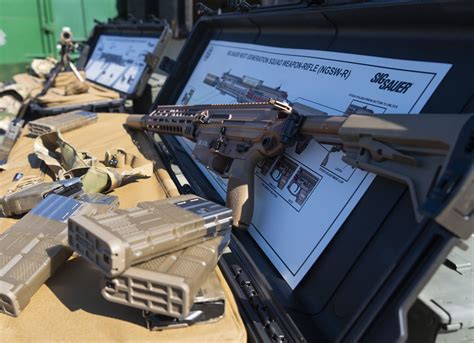 A lightweight rifle built on the foundation of the sig sauer weapons in service with the premier fighting forces across the globe combined with the added firepower of the 6.8mm round. SIG SAUER przekazuje prototypy broni nowej generacji ...