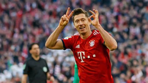Robert lewandowski to bez wątpienia najlepszy polski piłkarz. Milestone for Lewandowski : Official FC Bayern News - BayernForum.com