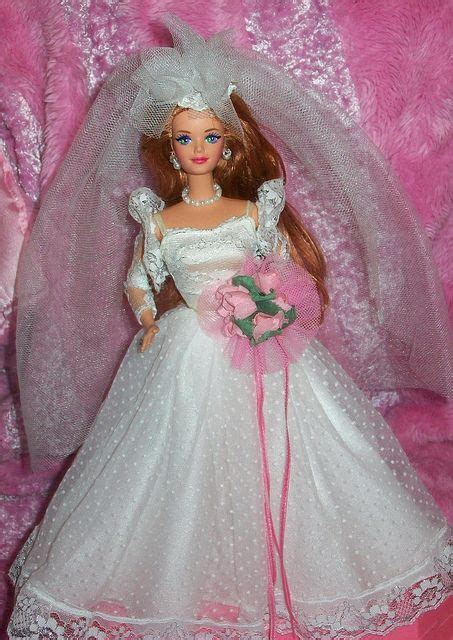 The bodice has a sweetheart neckline with white netting, the skirt is full. Wedding Day Midge® Doll | Barbie bride doll, Barbie ...