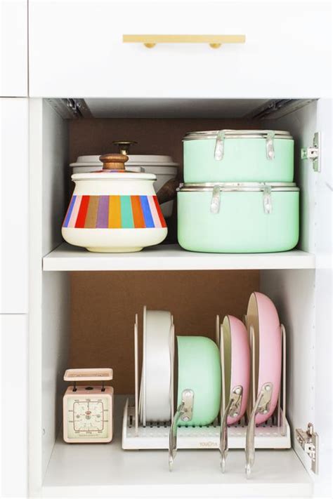 Here are some easy but quite effective organizational ideas that you can try around your kitchen, to improve both your storage and working facilities. 22 Kitchen Organization Ideas - Kitchen Organizing Tips ...