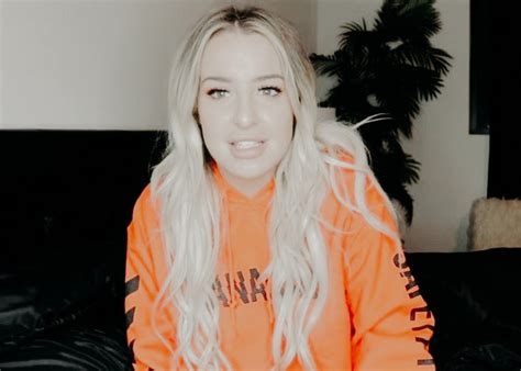 Here Is How Tana Mongeau Looks Without Makeup