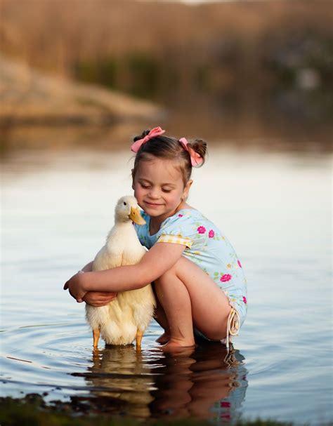 I Photograph The Innocent Moments Of Children With Animals 30 Pics