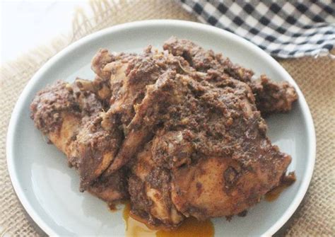 Masukkan bumbu antara lain, 2 sendok makan minyak ayam kedalam mangkok bersama. Cara Membuat Bumbu Ayam Pinadar Pakai Rias : Resep Makanan ...