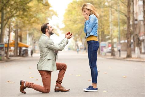 18 Ideas Of Engagement Photo Poses For Couples