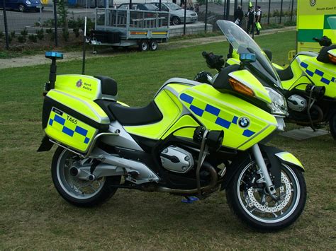 This bike if fully loaded for its make and model. BMW R1200RT-P | Kent Police TA65 BMW R1200RT-P | kenjonbro ...