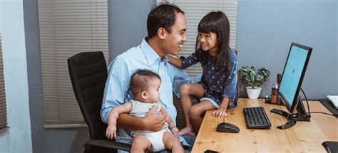 Rahasia Tetap Waras Untuk Ayah Bekerja Di Rumah Ibupedia