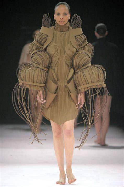 Fashion Imitating Nature Sculptural Dress Form With Interesting Three