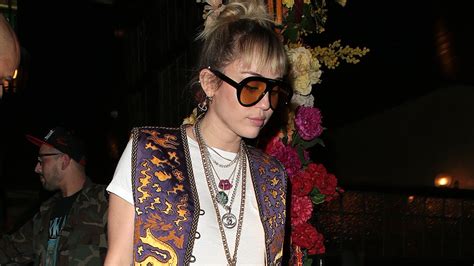 Miley Cyrus Ha Llevado La Prenda Más Boho Chic De Todas Pero Con Un