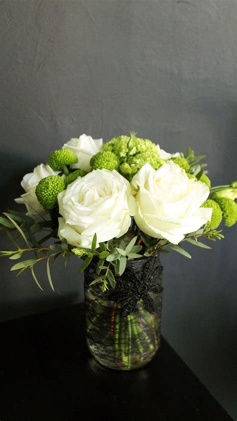 Cleaning fans praised carolina for her simple trick, praising her in the comments, as well as sharing tips of their own. Floraison.gr | White and green flowers in jar. Centerpiece ...