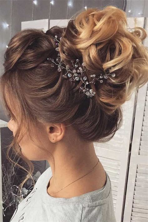 This features a super charming and romantic simple updo. 60 Sophisticated Prom Hair Updos | Simple prom hair, Hair ...