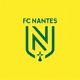 Le FC Nantes dévoile son nouveau logo et son nouveau maillot domicile ...