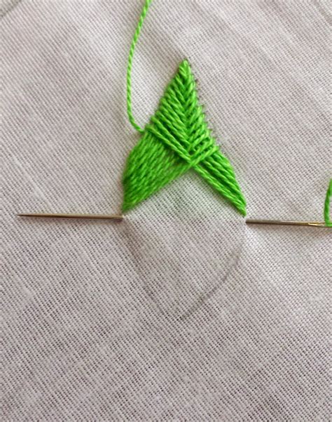 Royce's Hub: Embroidery Stitches For Leaves : Fishbone Stitch and Variations - 1