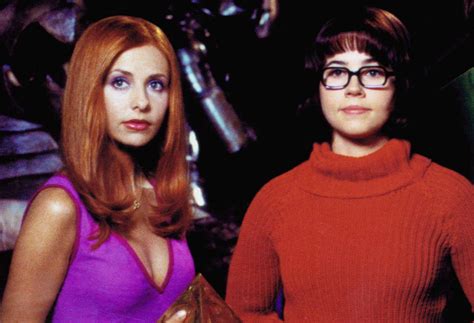 Sarah Michelle Gellar Says Scooby Doo Movie Cut Daphne And Velma Kiss