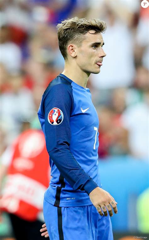 I think he is the most followed male player shows support to the women until now. Antoine Griezmann lors du match de la finale de l'Euro ...