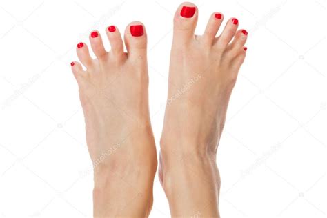 weibliche füße mit roten nägeln — stockfoto © nilswey 54163139