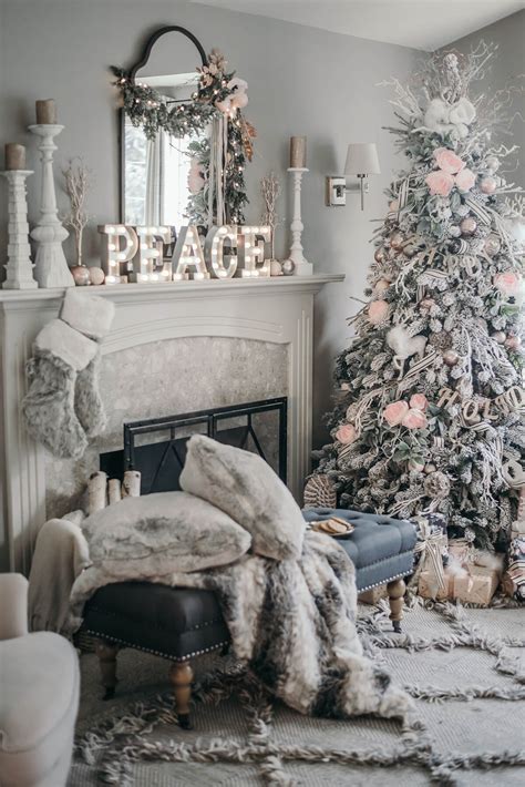 32 Best Christmas Living Room Decor Ideas And Designs For 2020