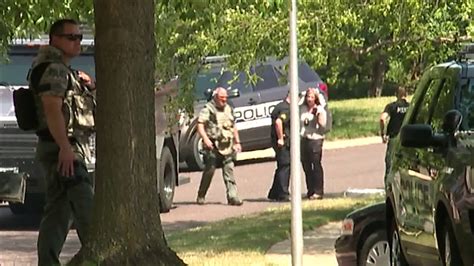 Neighbors Watch In Fear As Police Comb Overland Park Neighborhood For Shooting Suspect Fox 4