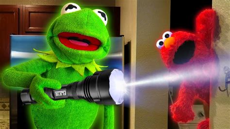 Kermit The Frog And Elmo Play Hide And Seek Youtube