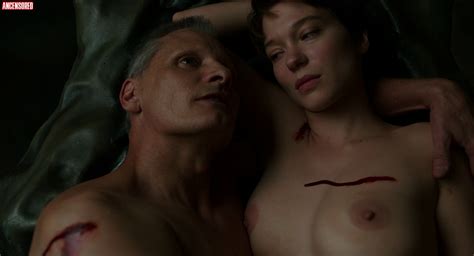 Naked L A Seydoux In Crimes Of The Future