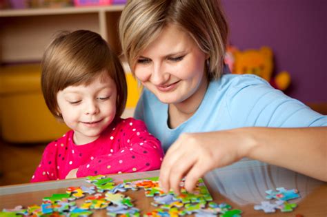 Perbedaanya adalah, jika bermain sambil belajar memiliki makna dalam sebuah proses bermain anak akan memperoleh sebuah pembelajaran. 6 Tips Jadikan Pembelajaran Anak Dari Rumah Lebih Menarik!