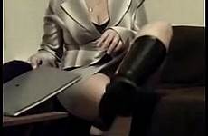 ejecutiva frente camara desnuda blazer mujer sofa se con el sexy la videos iporntv preview