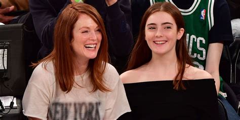 Photos Julianne Moore And Her Daughter Could Be Twins Julianne Moores 14 Year Old Daughter