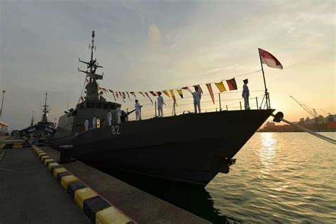 Singapore Navy Decommissions Two Fearless Class Patrol Vessels