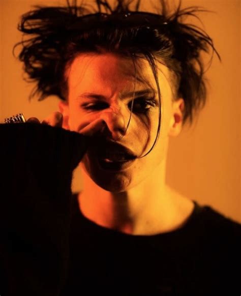 pin by breanna cox on yungblud dominic harrison singer black heart