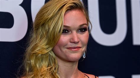 Julia Stiles Hits Back At Mom Shamers Who Accused Her Of Holding