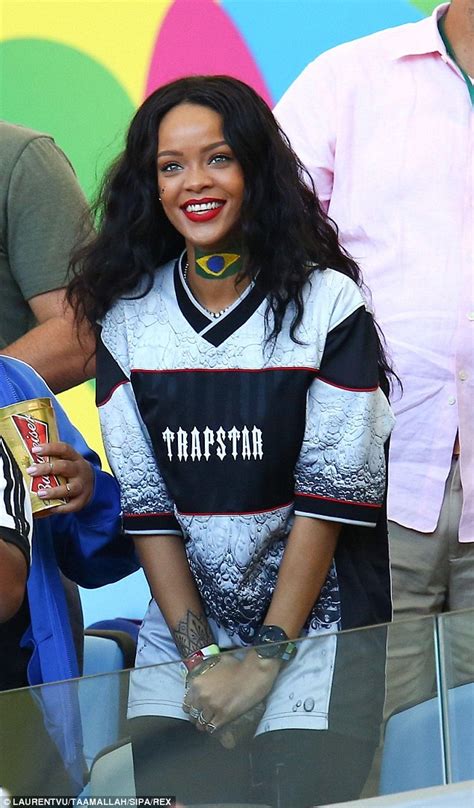 Rihanna Wants To Buy A Football Club In The Uk Daily Mail Online