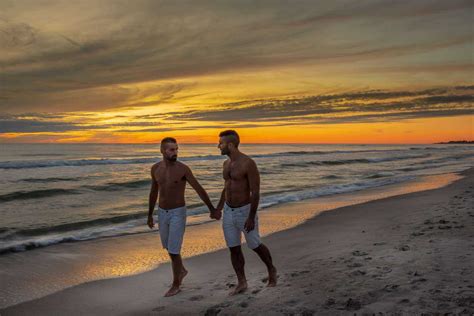 Gay Couple On Beach In Fort Lauderdale Towleroad Gay News