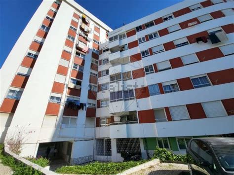 Apartamento T3 à venda na rua Almirante Gago Coutinho s n Póvoa de