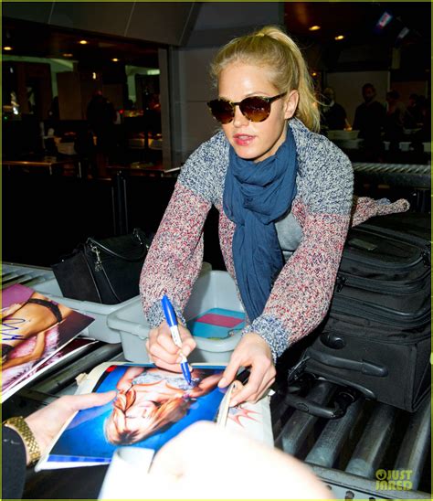 Erin Heatherton Autograph Signing At Jfk Airport Photo 2815384
