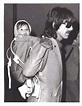 George Harrison y su pequeño hijo Dhani | Beatles george, George ...