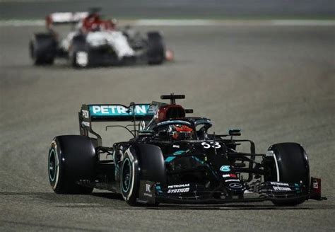 Mercedes en kampioen lewis hamilton zijn de titelverdedigers en gaan ook dit formule 1 seizoen weer voor de maximale wk f1 punten. Formula 1 champions Mercedes fined 20,000 euros for tyre ...