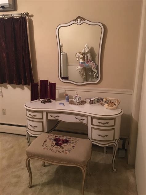 Dixie french provincial bedroom set excellent condition. I Have A Drexel French Provincial Bedroom Set That Is Over ...