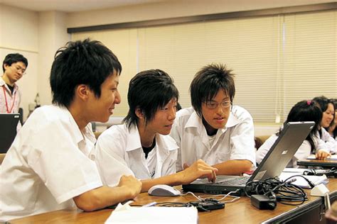 Naoki suzuki is feeling motivated at 恵那高校 with shin abe and 4 others. 平成19年度SSH教育連携活動-岐阜県恵那高校