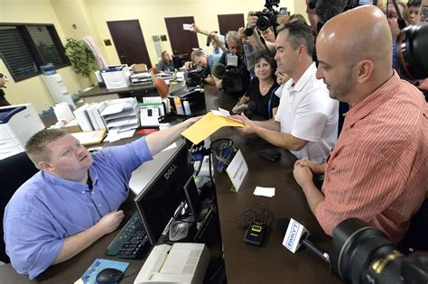 With Kentucky Clerk Jailed Same Sex Marriage Licenses Are Issued Wsj