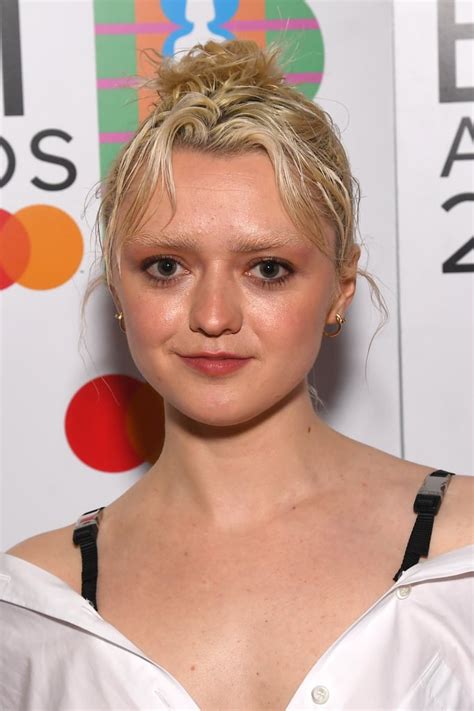Maisie Williams Showed Off Bleached Eyebrows At The Brits Popsugar Beauty