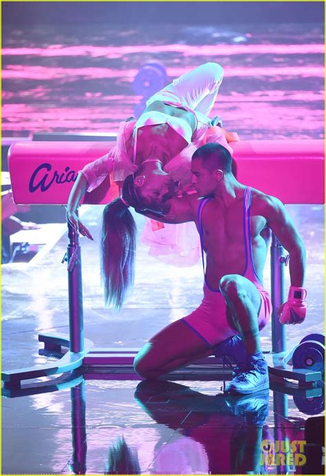 Ariana Grande Nicki Minaj MTV VMAs 2016 Performance Of Side To Side