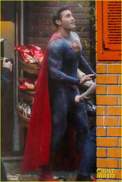 Tyler Hoechlin Debuts New Superman Suit On Set Of Superman And Lois In Vancouver Photo 4507334