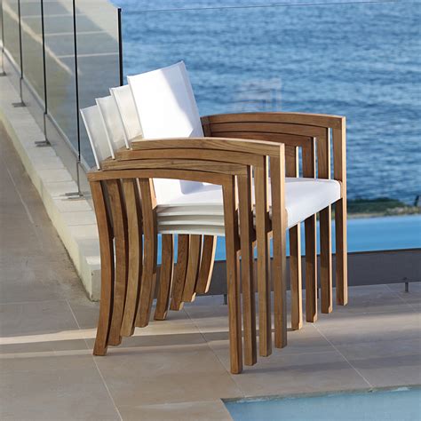 This bakulan teak root small console table really stands out from the crowd. Modern Teak Garden Dining Furniture | XQI Quality Teak Garden Furniture.