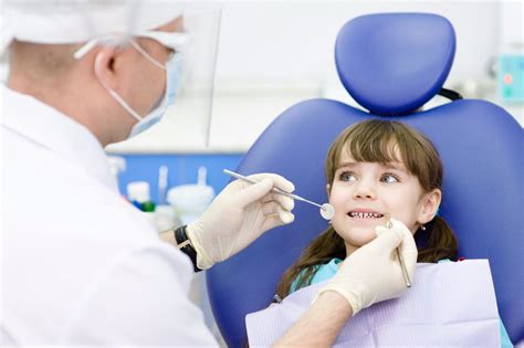 salud oral del bebé ¿cuándo iniciar las visitas al dentista