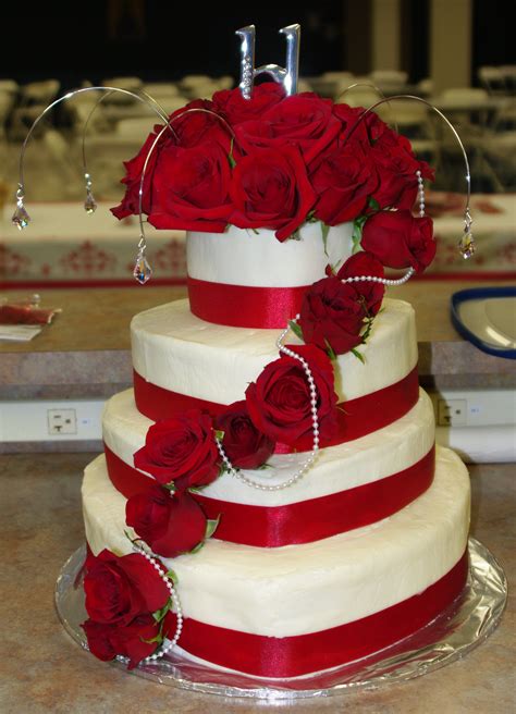 There are many 40th anniversary wedding cake ideas you can explore showing the beautiful ruby embellished anniversary cake to flaunt you. 40Th Anniversary Cake | 40th anniversary cakes, Anniversary cake, Cake