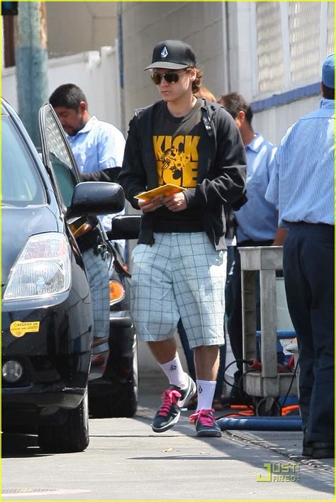 Photo Emile Hirsch Pink Laces 04 Photo 1847711 Just Jared