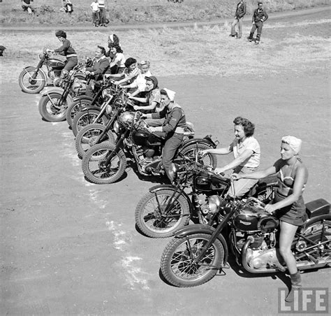 1940s Bike Girls Fascinating Photos Of Female