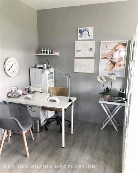 Nail Salon Decorating Ideas Awesome Nice Small Space Nail Technician Room Idea Интерьер салона