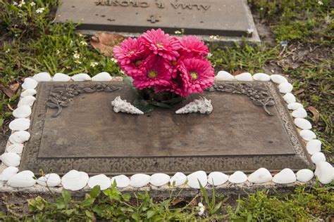 How To Decorate A Cemetery Plot Our Everyday Life