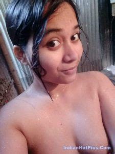 Naughty Desi Muslim Girl Apne Boobs Aur Chut Photos