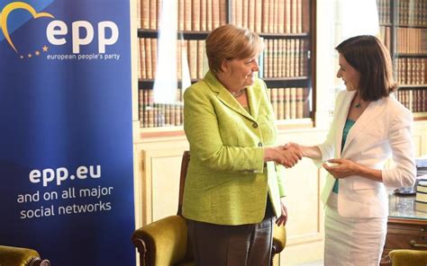 Europos sąjunga , dalyvavo europos vadovų tarybos sesijoje. Republica Moldova: Angela Merkel o felicită pe prim ...